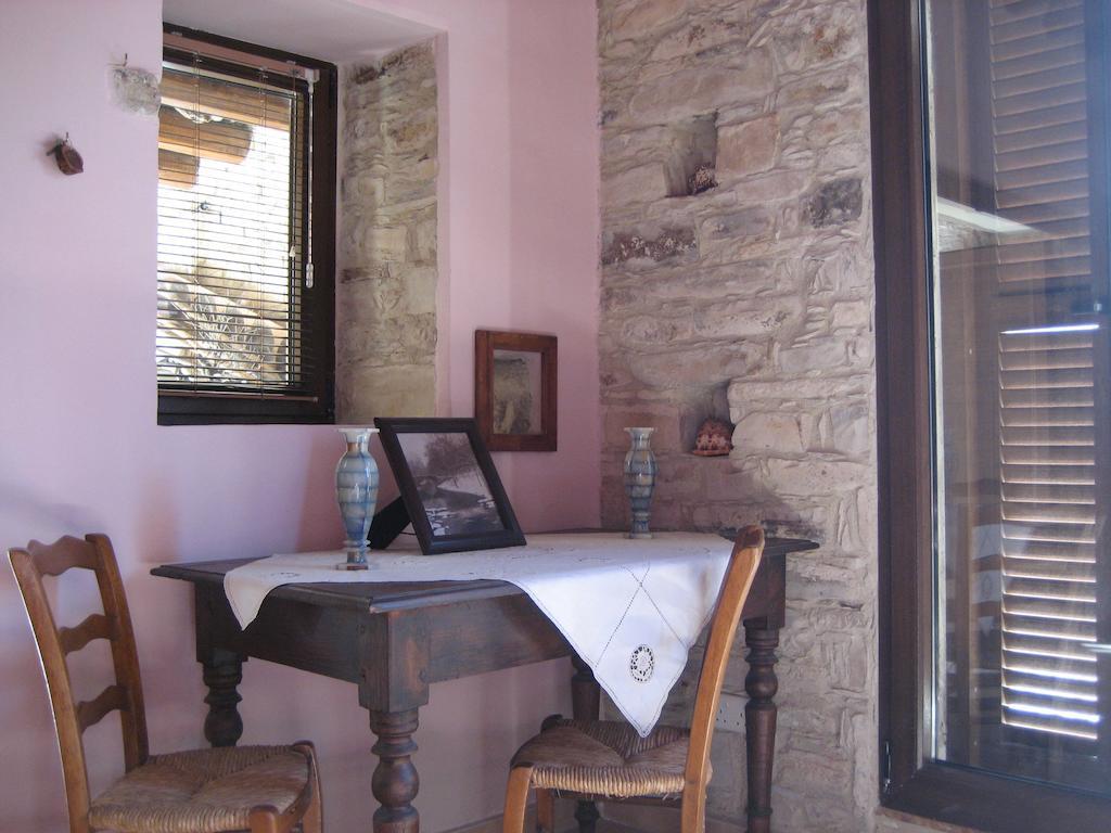 Our House Hotel Vavla Стая снимка